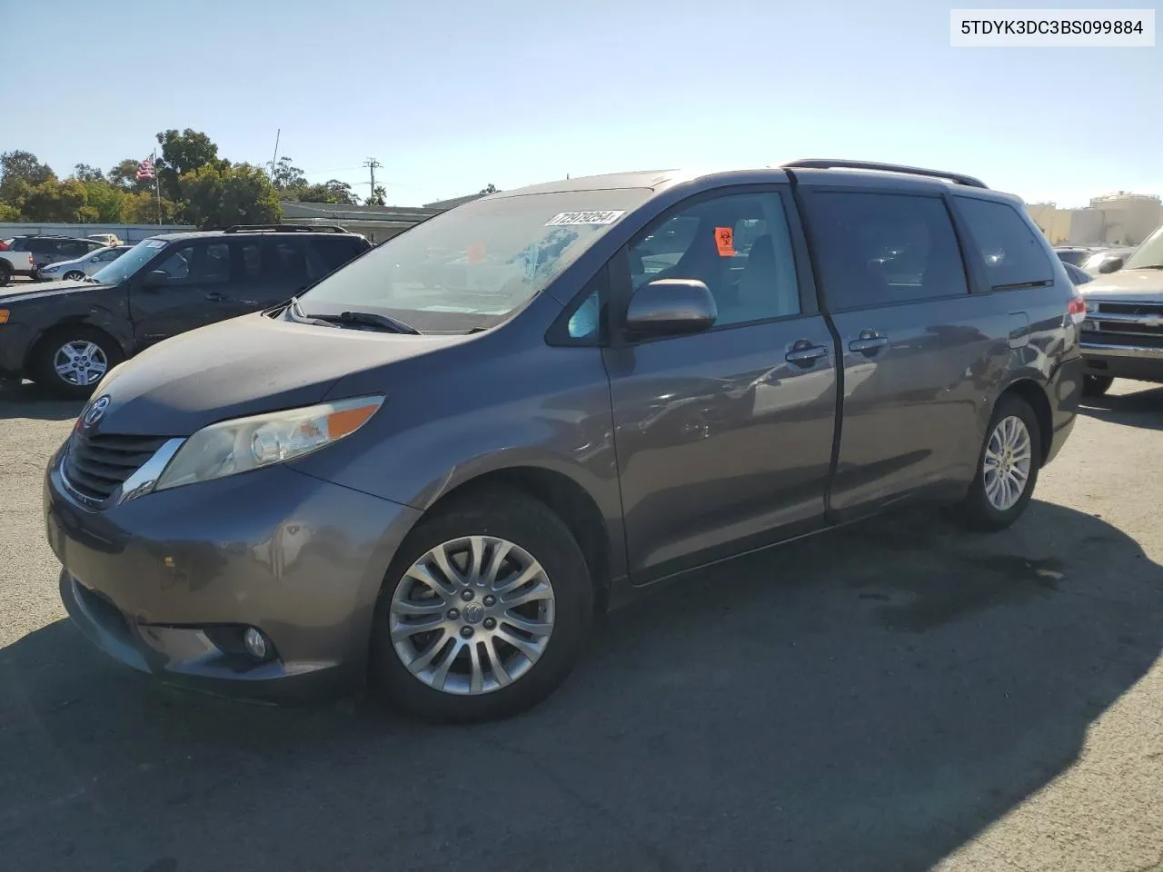 2011 Toyota Sienna Xle VIN: 5TDYK3DC3BS099884 Lot: 72979254