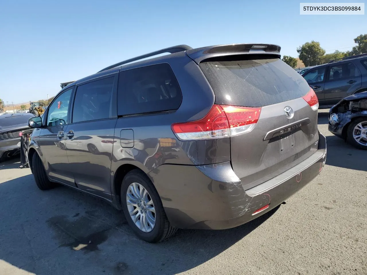 5TDYK3DC3BS099884 2011 Toyota Sienna Xle