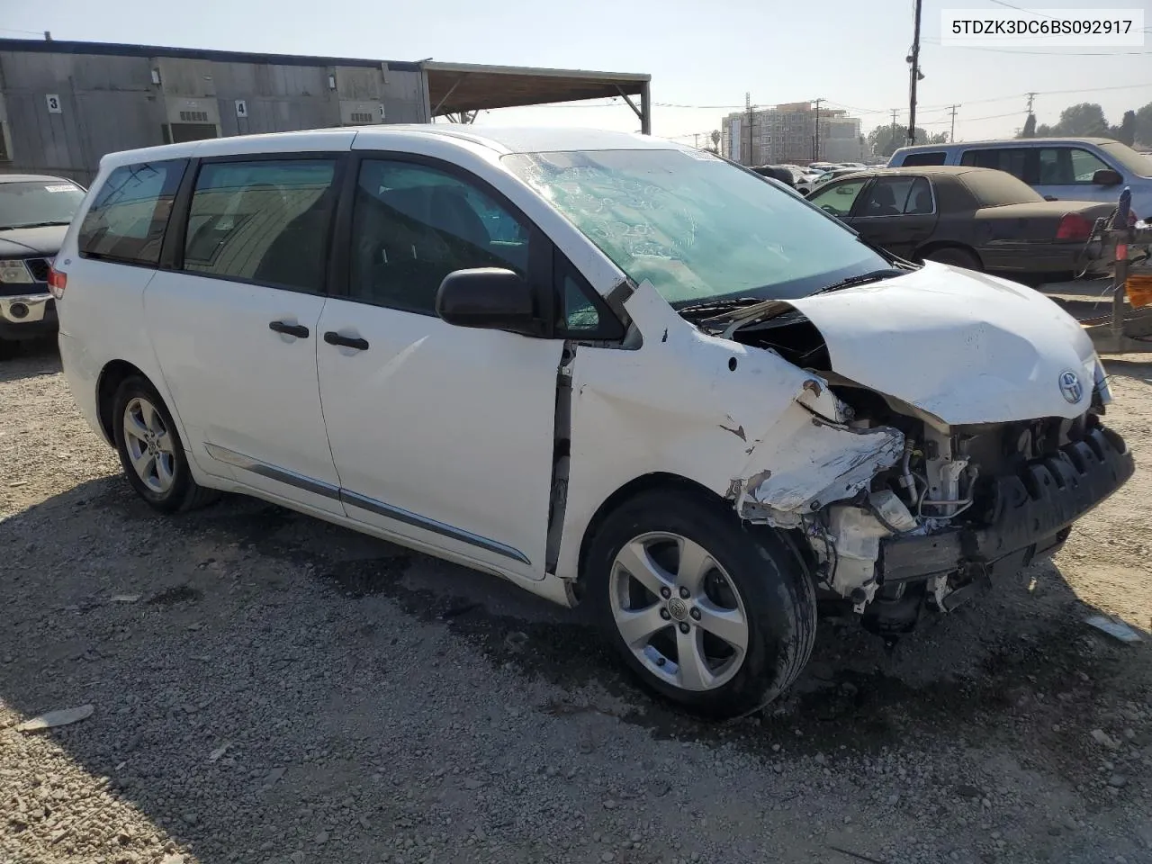 5TDZK3DC6BS092917 2011 Toyota Sienna