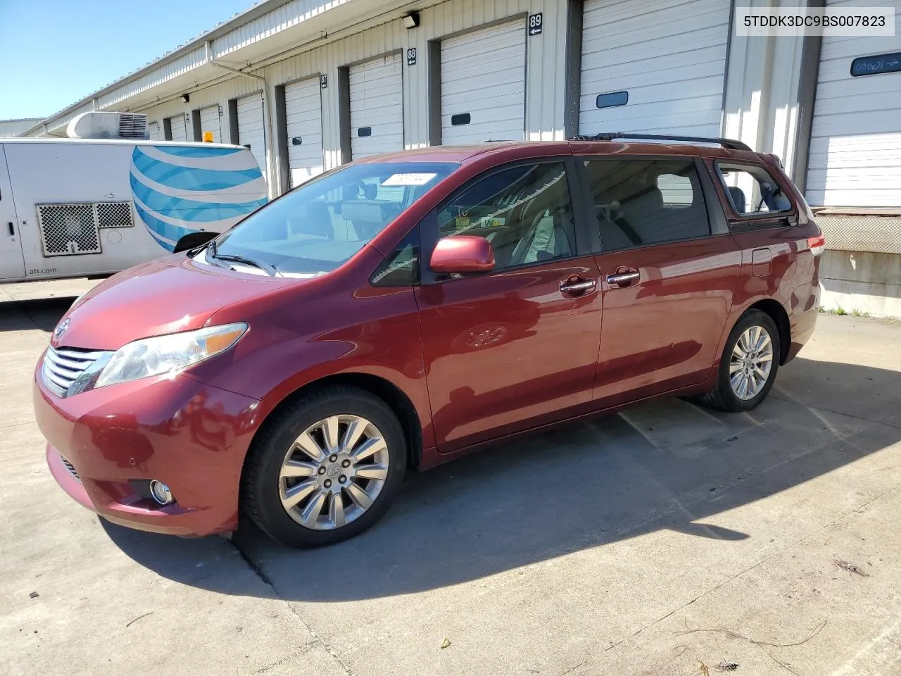 2011 Toyota Sienna Xle VIN: 5TDDK3DC9BS007823 Lot: 73931144