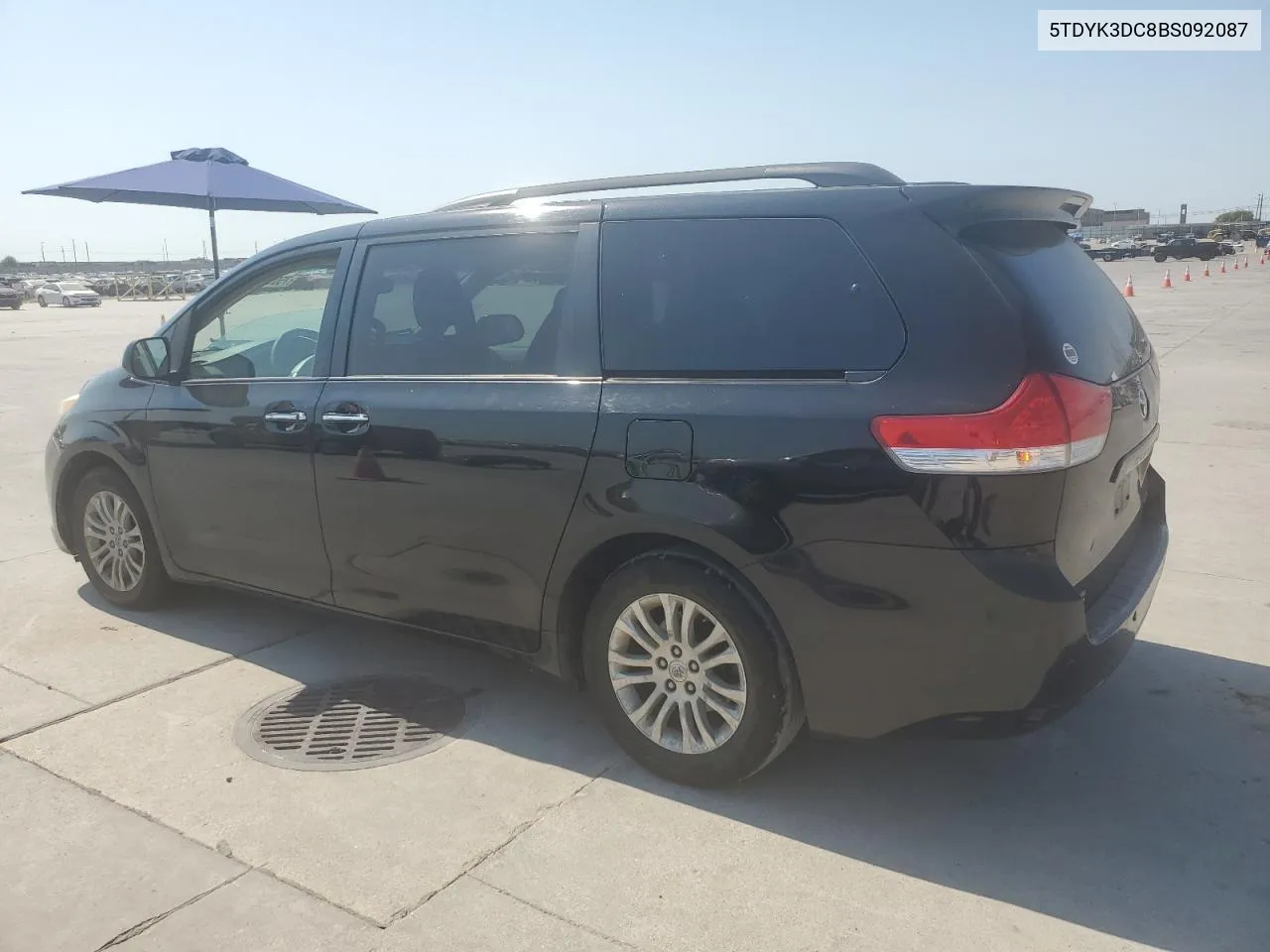 2011 Toyota Sienna Xle VIN: 5TDYK3DC8BS092087 Lot: 75094324