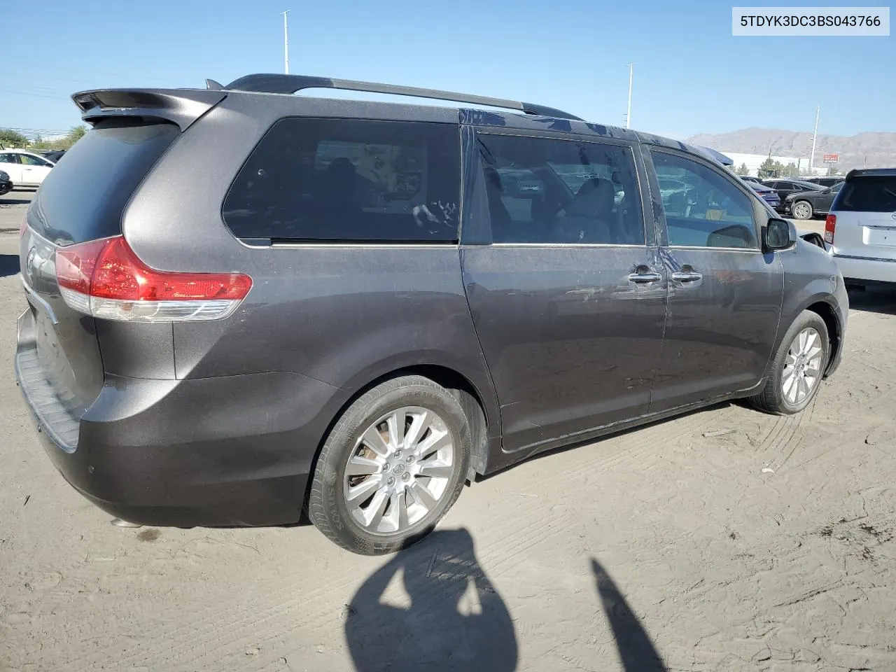 5TDYK3DC3BS043766 2011 Toyota Sienna Xle