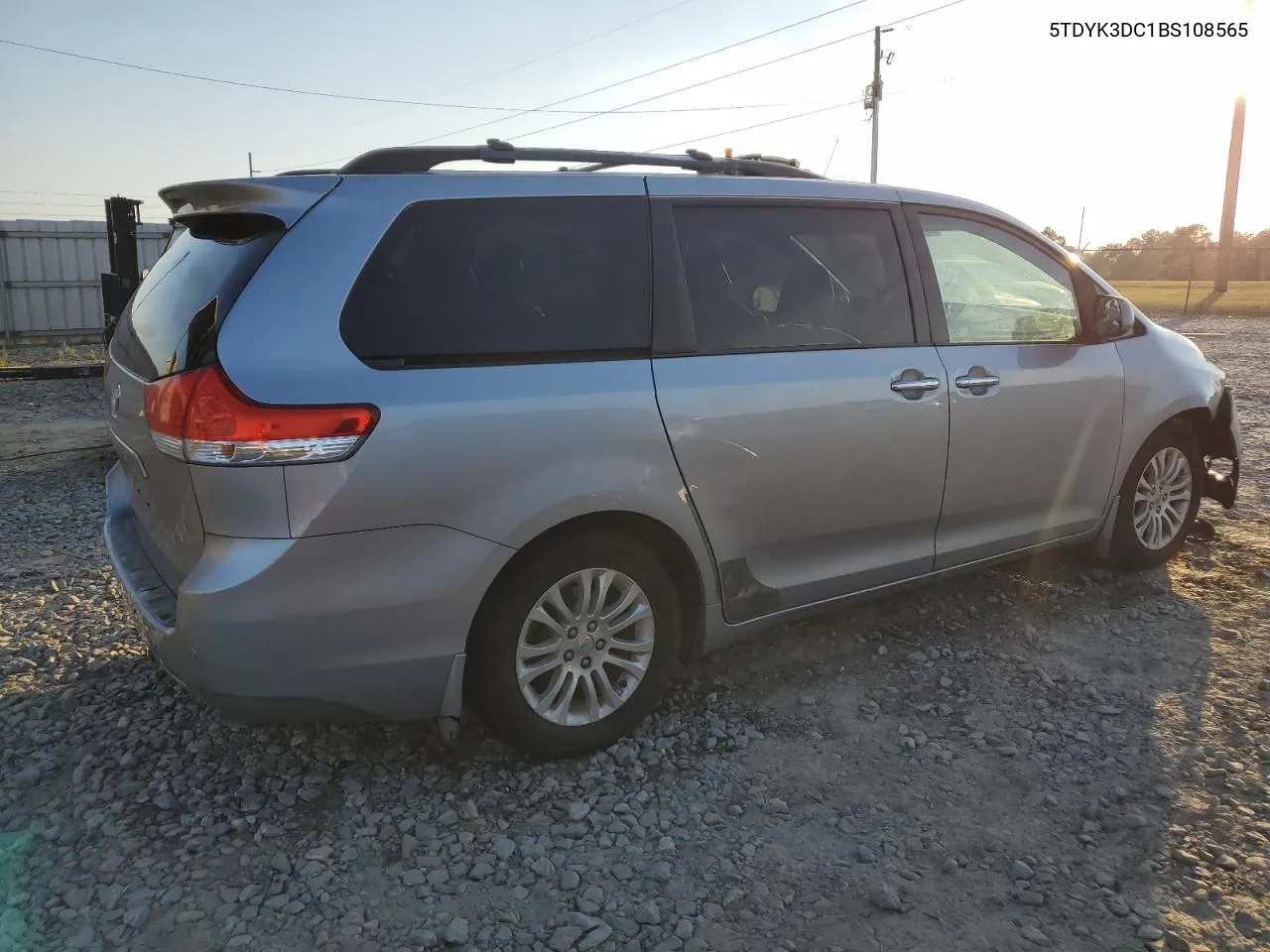 2011 Toyota Sienna Xle VIN: 5TDYK3DC1BS108565 Lot: 76729624