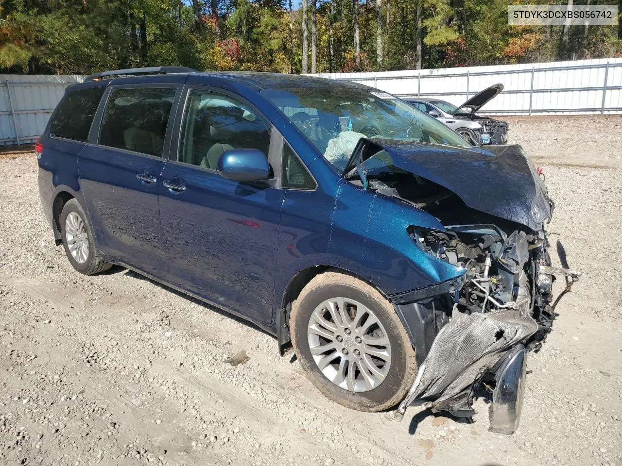 2011 Toyota Sienna Xle VIN: 5TDYK3DCXBS056742 Lot: 76980464