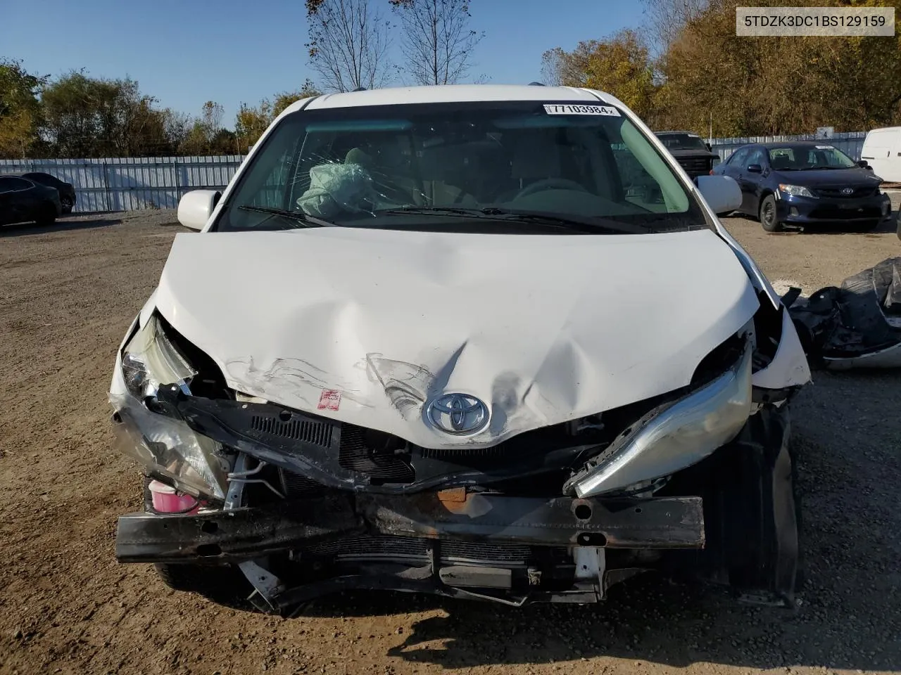 5TDZK3DC1BS129159 2011 Toyota Sienna