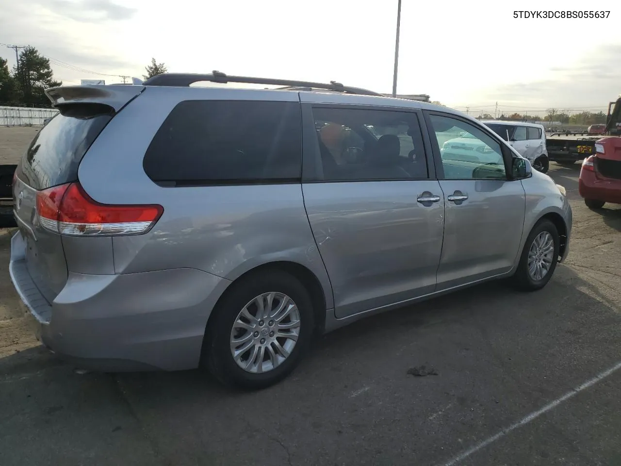 2011 Toyota Sienna Xle VIN: 5TDYK3DC8BS055637 Lot: 77904474