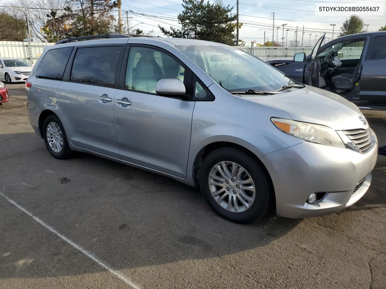 2011 Toyota Sienna Xle VIN: 5TDYK3DC8BS055637 Lot: 77904474