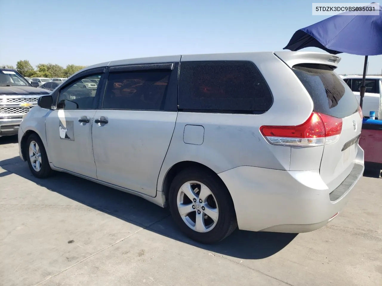 5TDZK3DC9BS035031 2011 Toyota Sienna