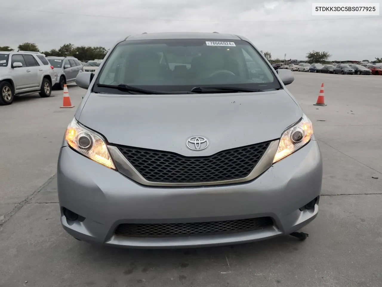 2011 Toyota Sienna Le VIN: 5TDKK3DC5BS077925 Lot: 78666924