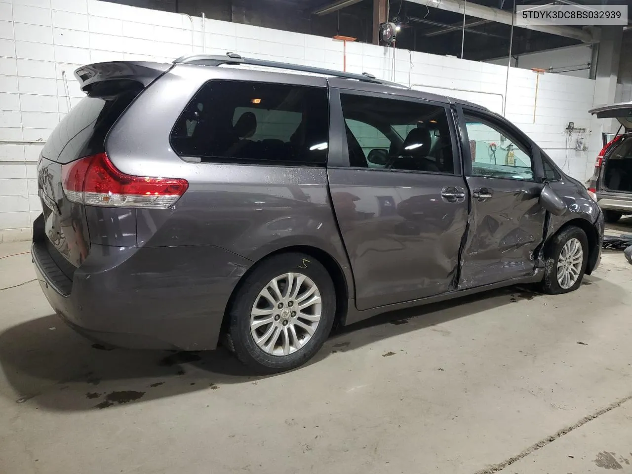 2011 Toyota Sienna Xle VIN: 5TDYK3DC8BS032939 Lot: 79679594