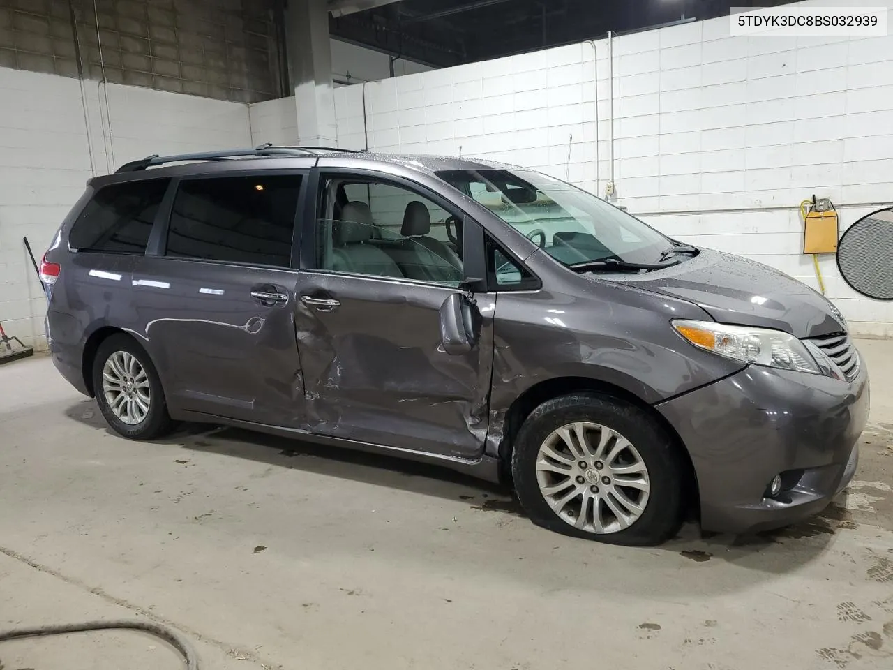 2011 Toyota Sienna Xle VIN: 5TDYK3DC8BS032939 Lot: 79679594