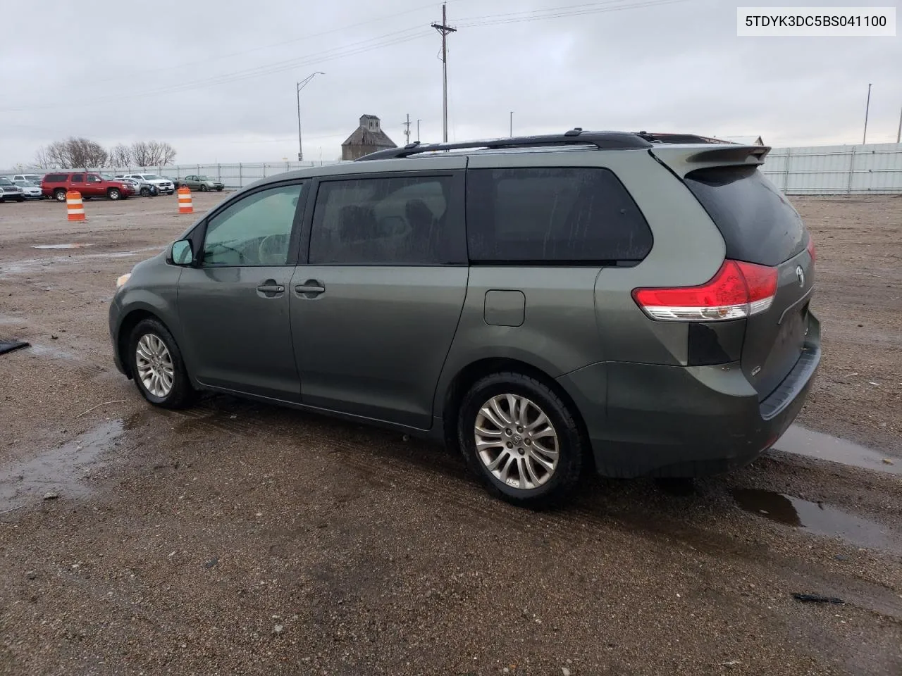 2011 Toyota Sienna Xle VIN: 5TDYK3DC5BS041100 Lot: 80448314