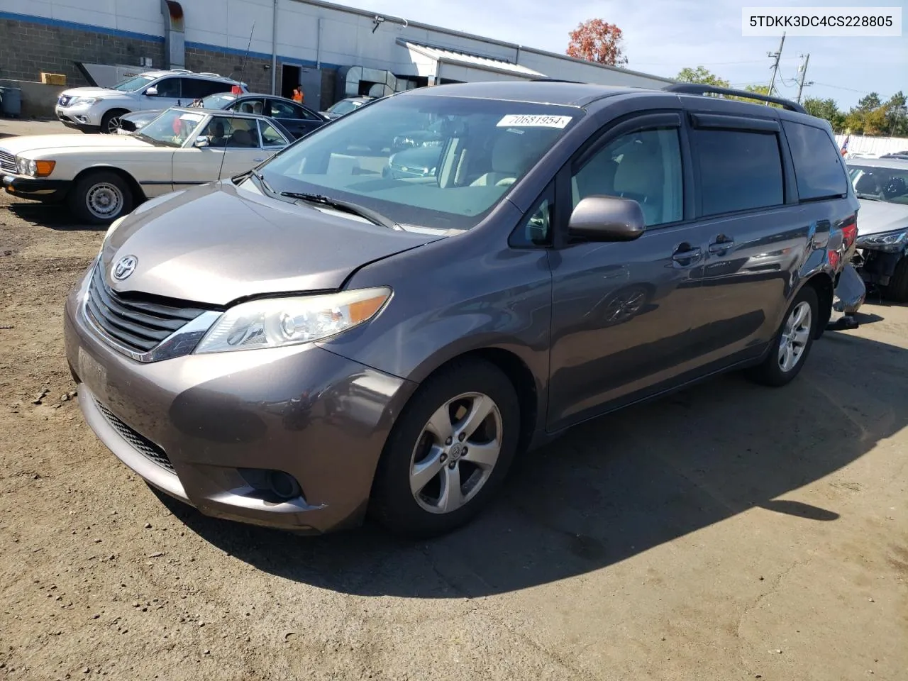 2012 Toyota Sienna Le VIN: 5TDKK3DC4CS228805 Lot: 70681954