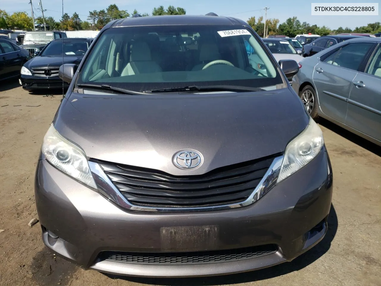 2012 Toyota Sienna Le VIN: 5TDKK3DC4CS228805 Lot: 70681954