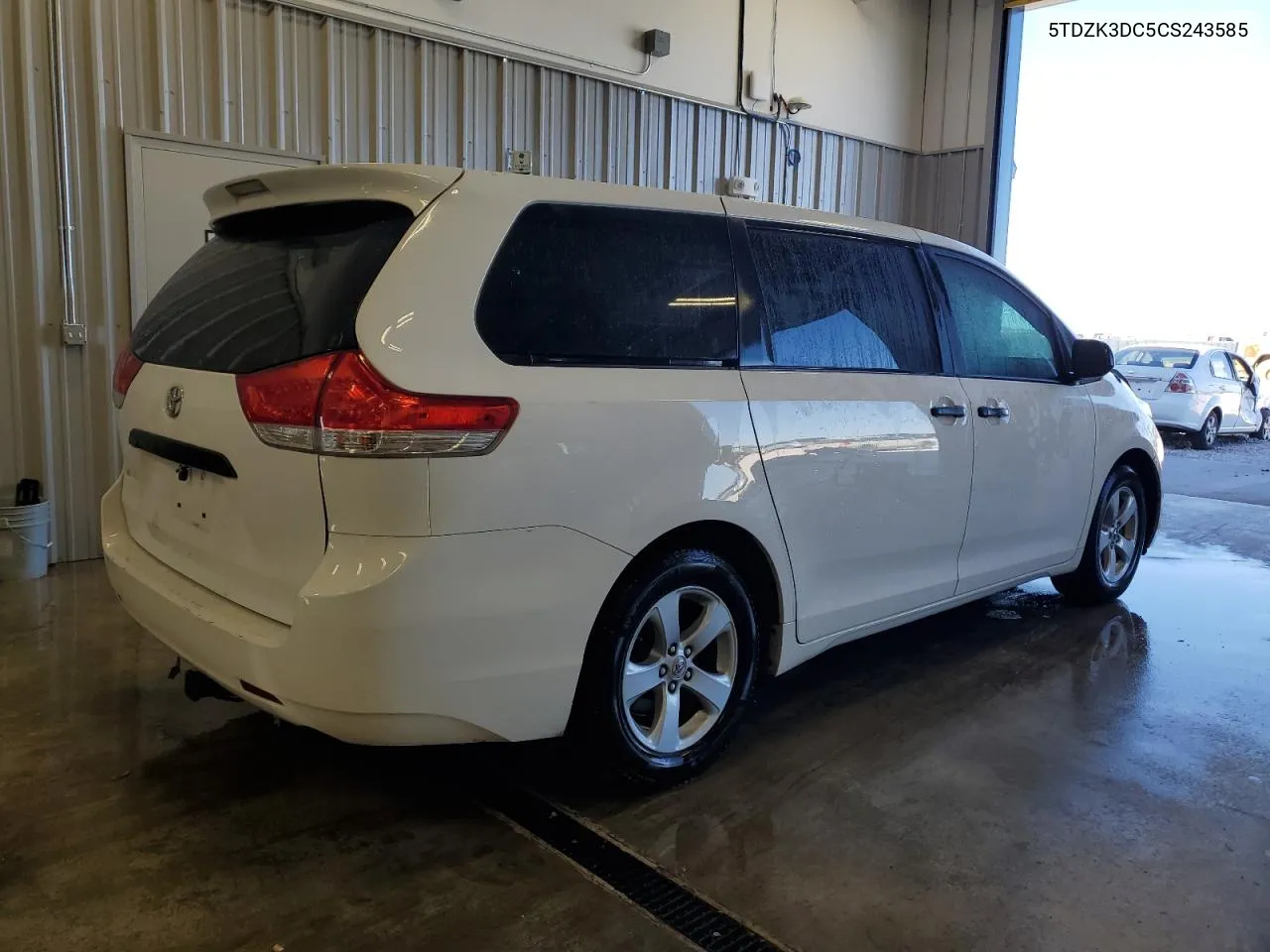 5TDZK3DC5CS243585 2012 Toyota Sienna