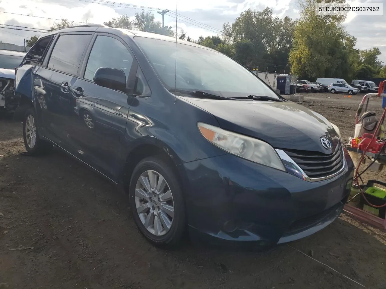 5TDJK3DC2CS037962 2012 Toyota Sienna Le