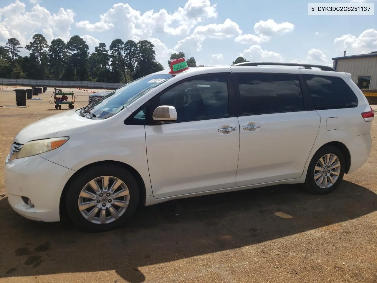 2012 Toyota Sienna Xle VIN: 5TDYK3DC2CS251137 Lot: 72385694