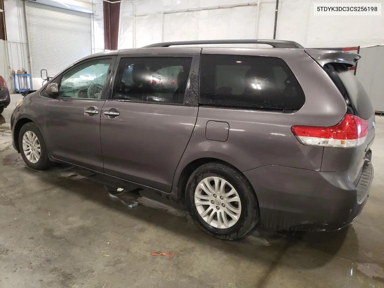 5TDYK3DC3CS256198 2012 Toyota Sienna Xle