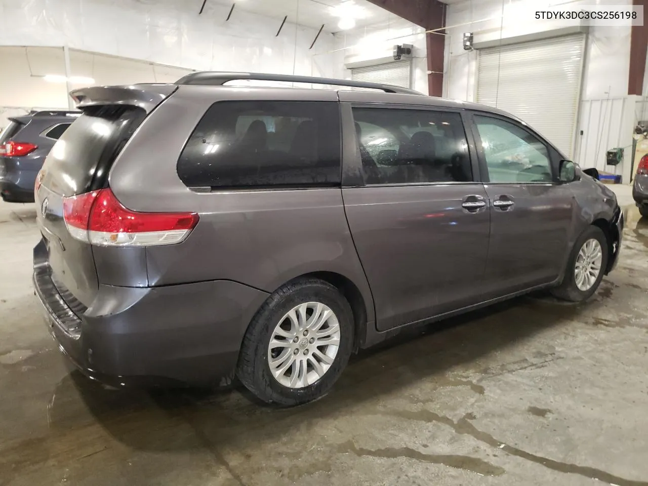 5TDYK3DC3CS256198 2012 Toyota Sienna Xle