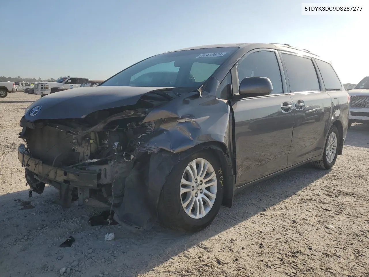 2013 Toyota Sienna Xle VIN: 5TDYK3DC9DS287277 Lot: 67470564