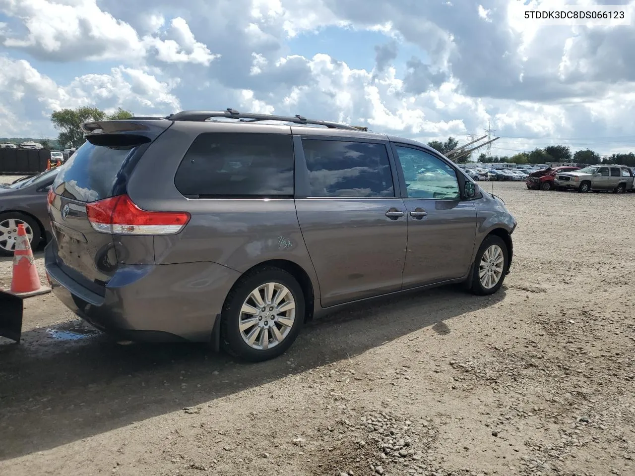 5TDDK3DC8DS066123 2013 Toyota Sienna Xle