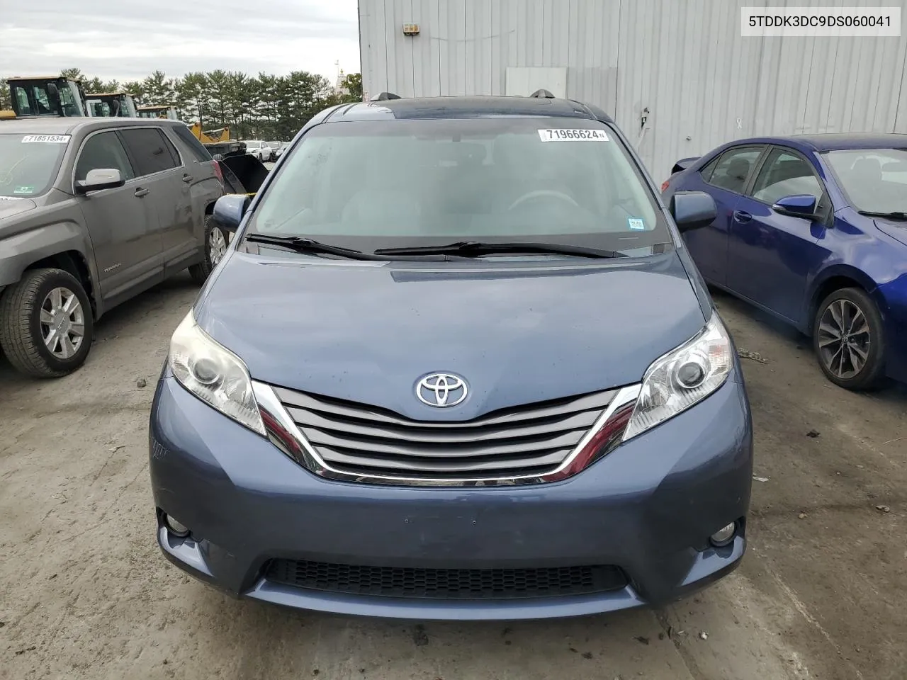 5TDDK3DC9DS060041 2013 Toyota Sienna Xle