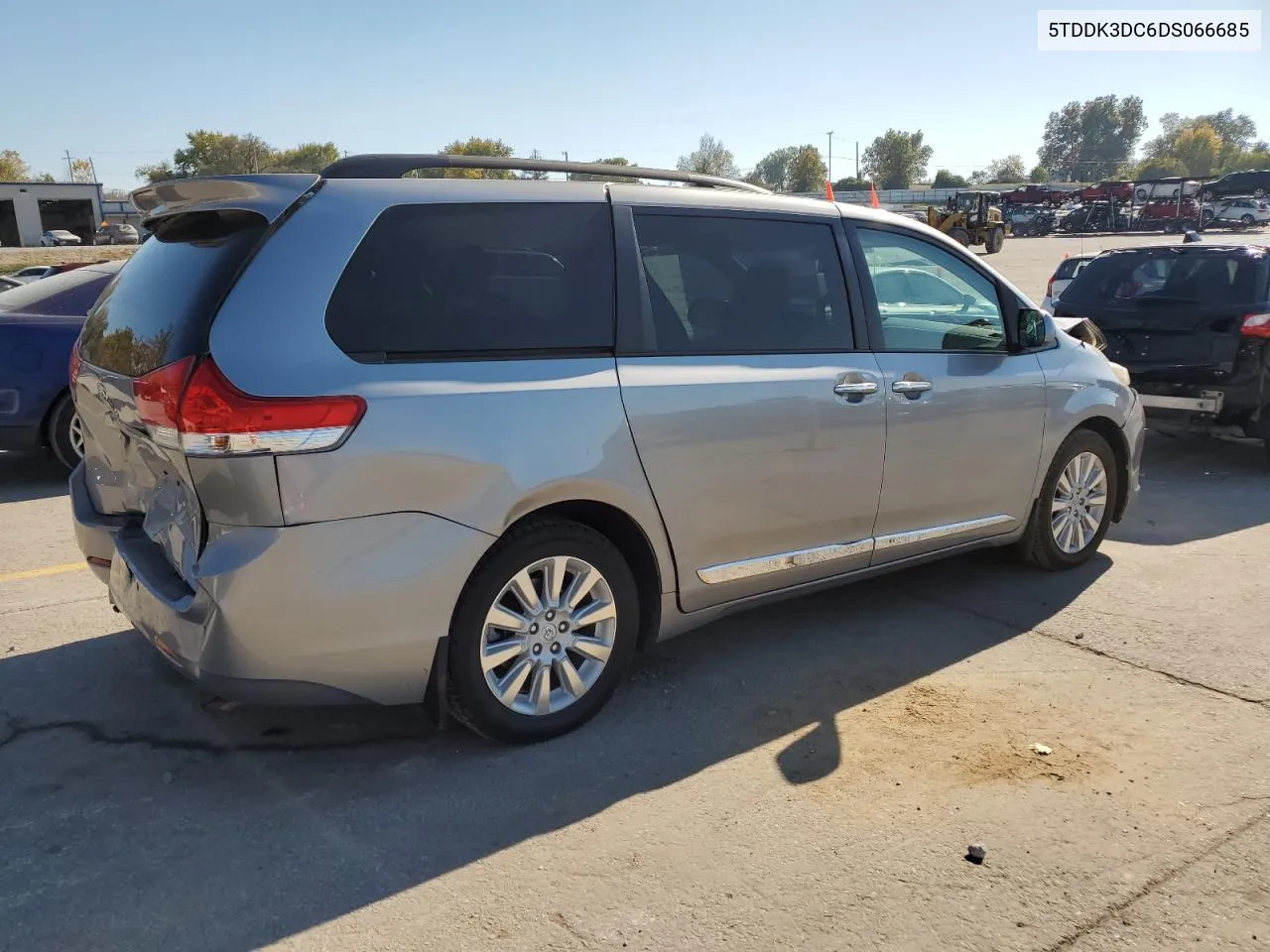 5TDDK3DC6DS066685 2013 Toyota Sienna Xle