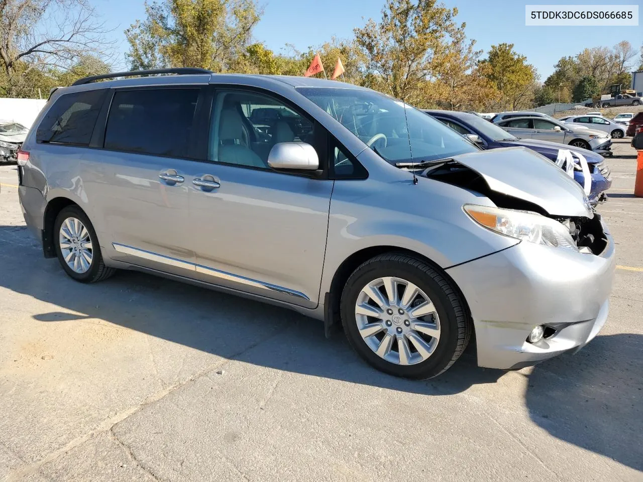 2013 Toyota Sienna Xle VIN: 5TDDK3DC6DS066685 Lot: 76882274