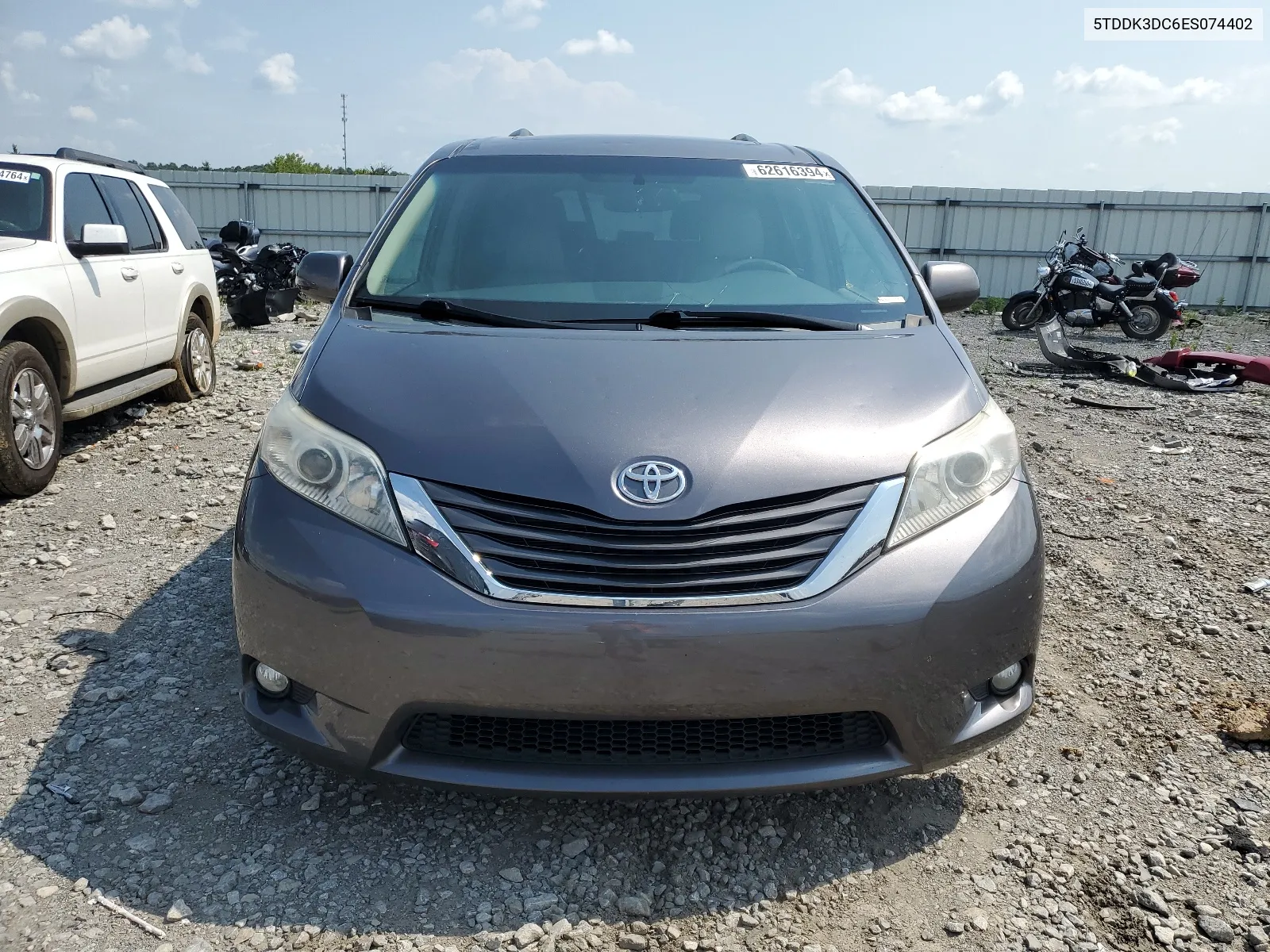 5TDDK3DC6ES074402 2014 Toyota Sienna Xle