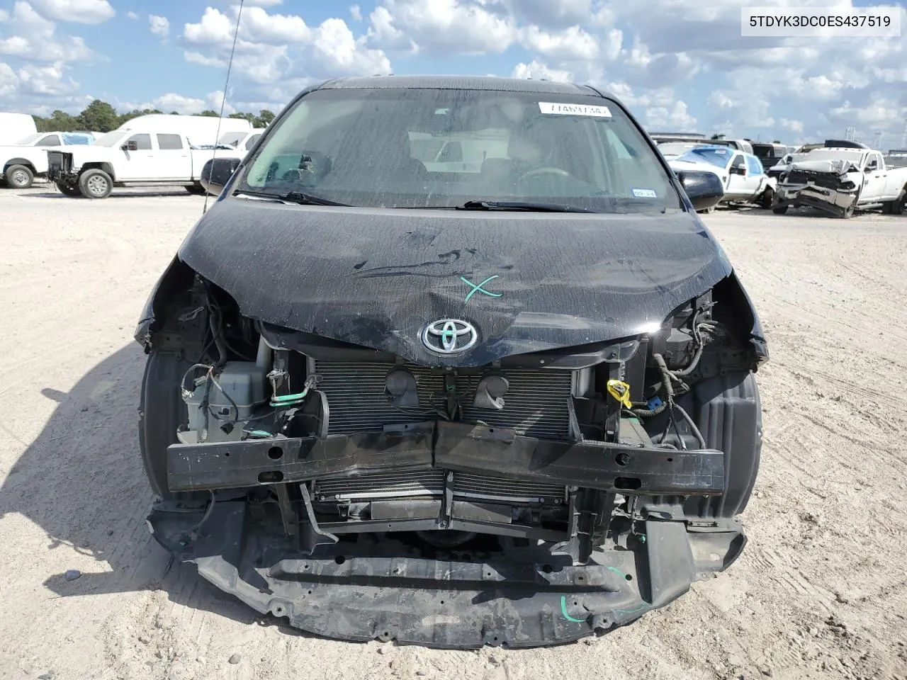 5TDYK3DC0ES437519 2014 Toyota Sienna Xle