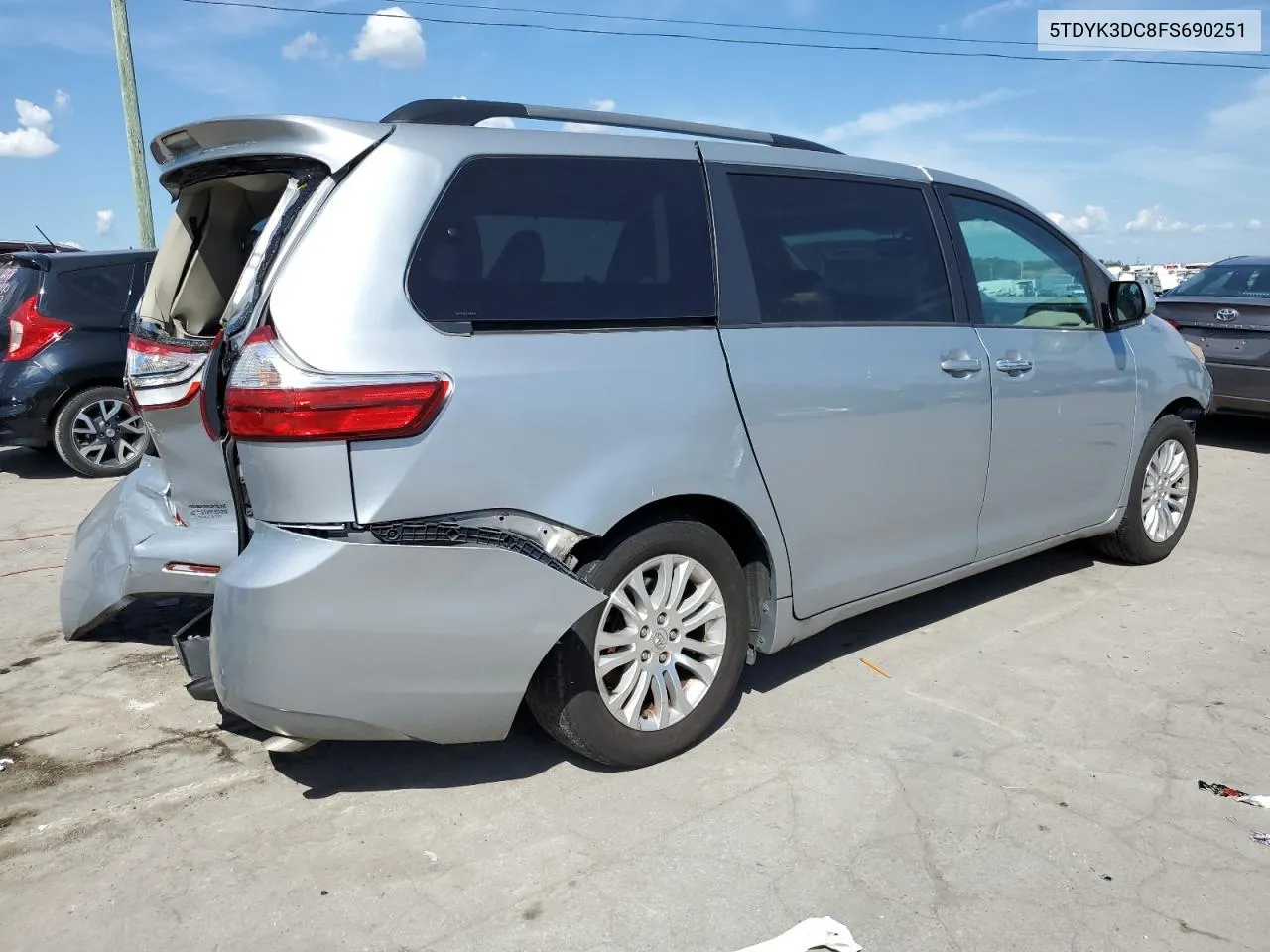 2015 Toyota Sienna Xle VIN: 5TDYK3DC8FS690251 Lot: 72374164