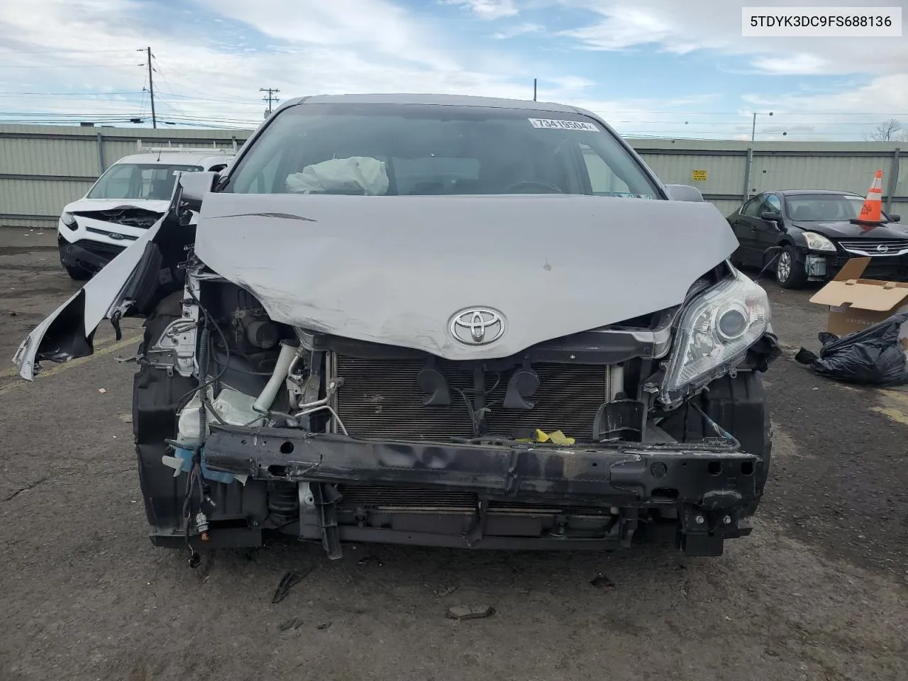 5TDYK3DC9FS688136 2015 Toyota Sienna Xle