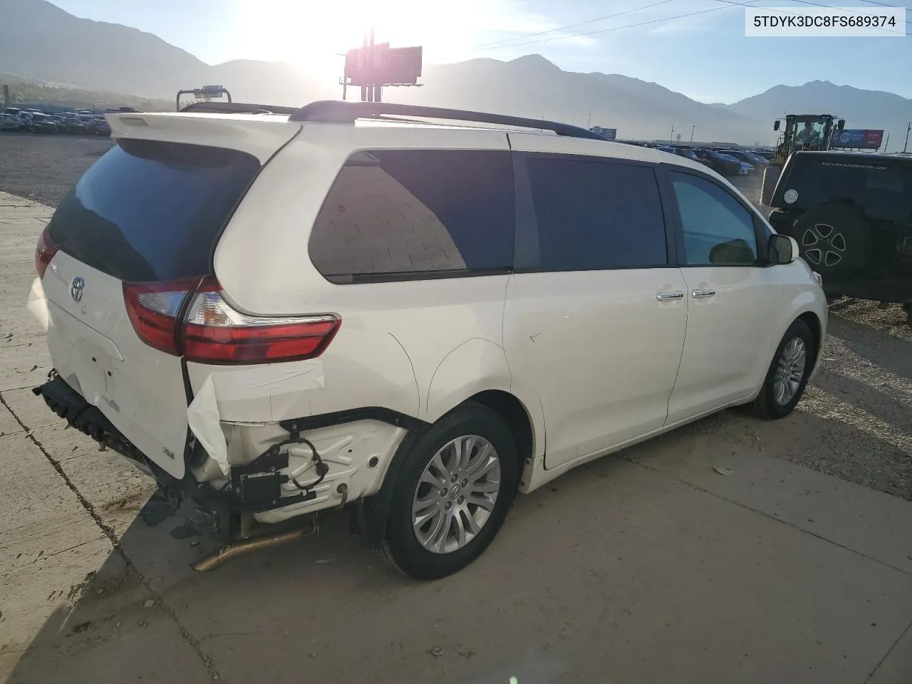 5TDYK3DC8FS689374 2015 Toyota Sienna Xle