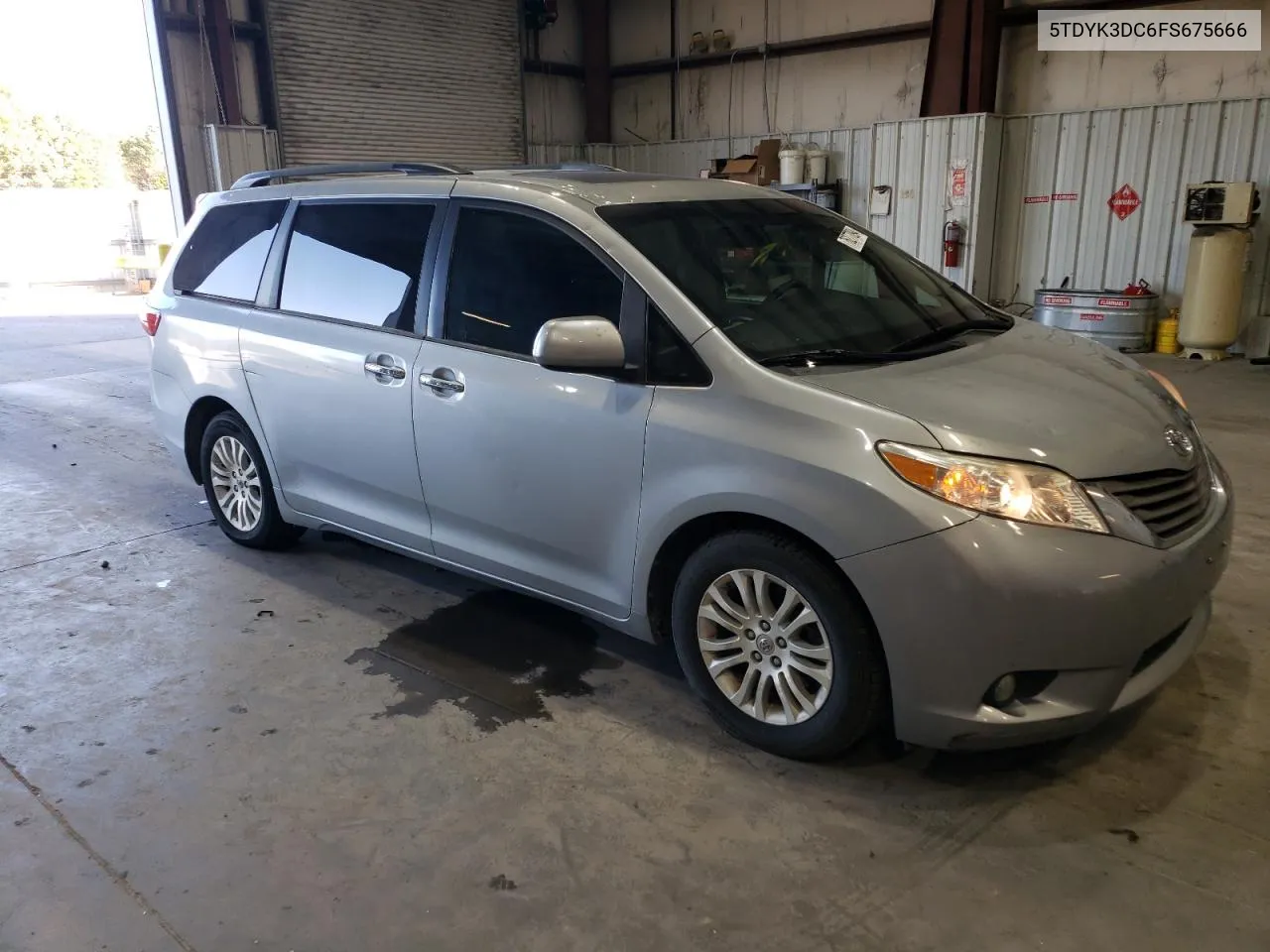 2015 Toyota Sienna Xle VIN: 5TDYK3DC6FS675666 Lot: 76277094