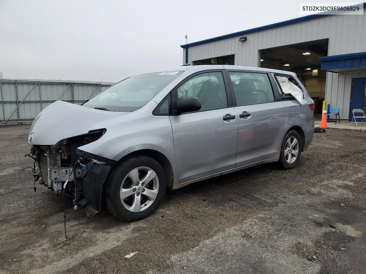 5TDZK3DC9FS606829 2015 Toyota Sienna