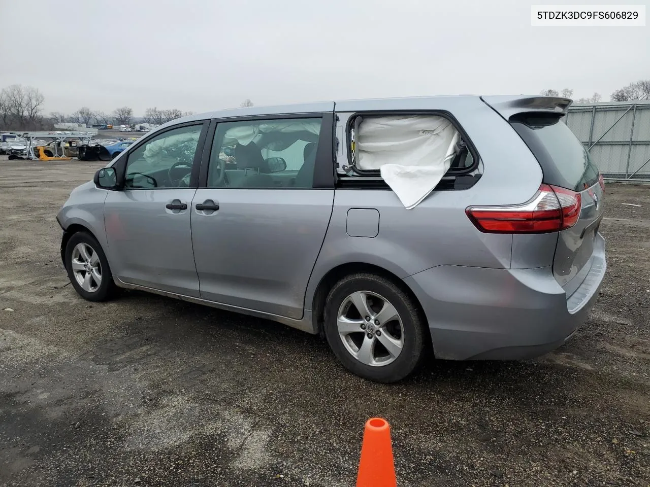 5TDZK3DC9FS606829 2015 Toyota Sienna