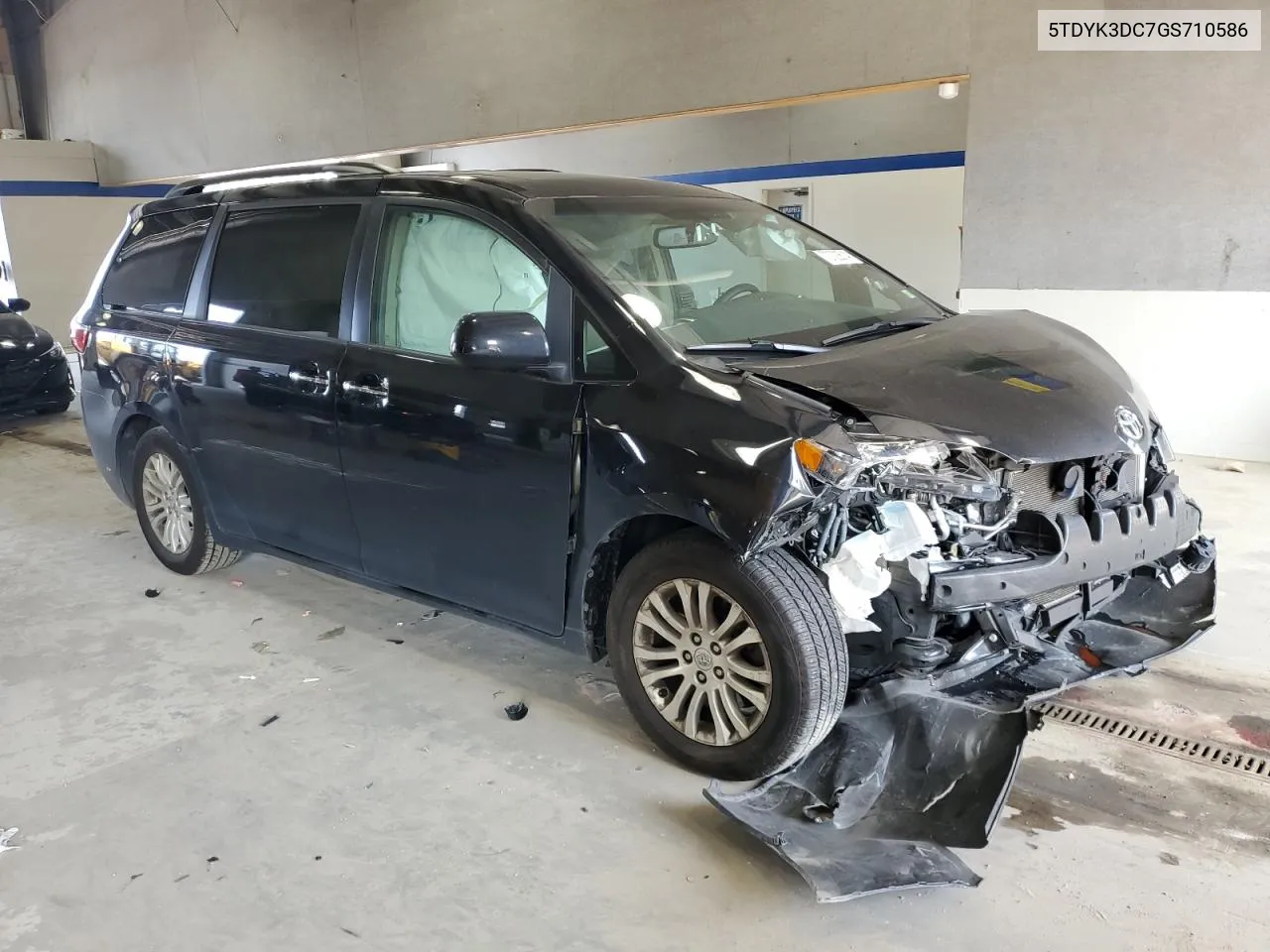 2016 Toyota Sienna Xle VIN: 5TDYK3DC7GS710586 Lot: 70723514