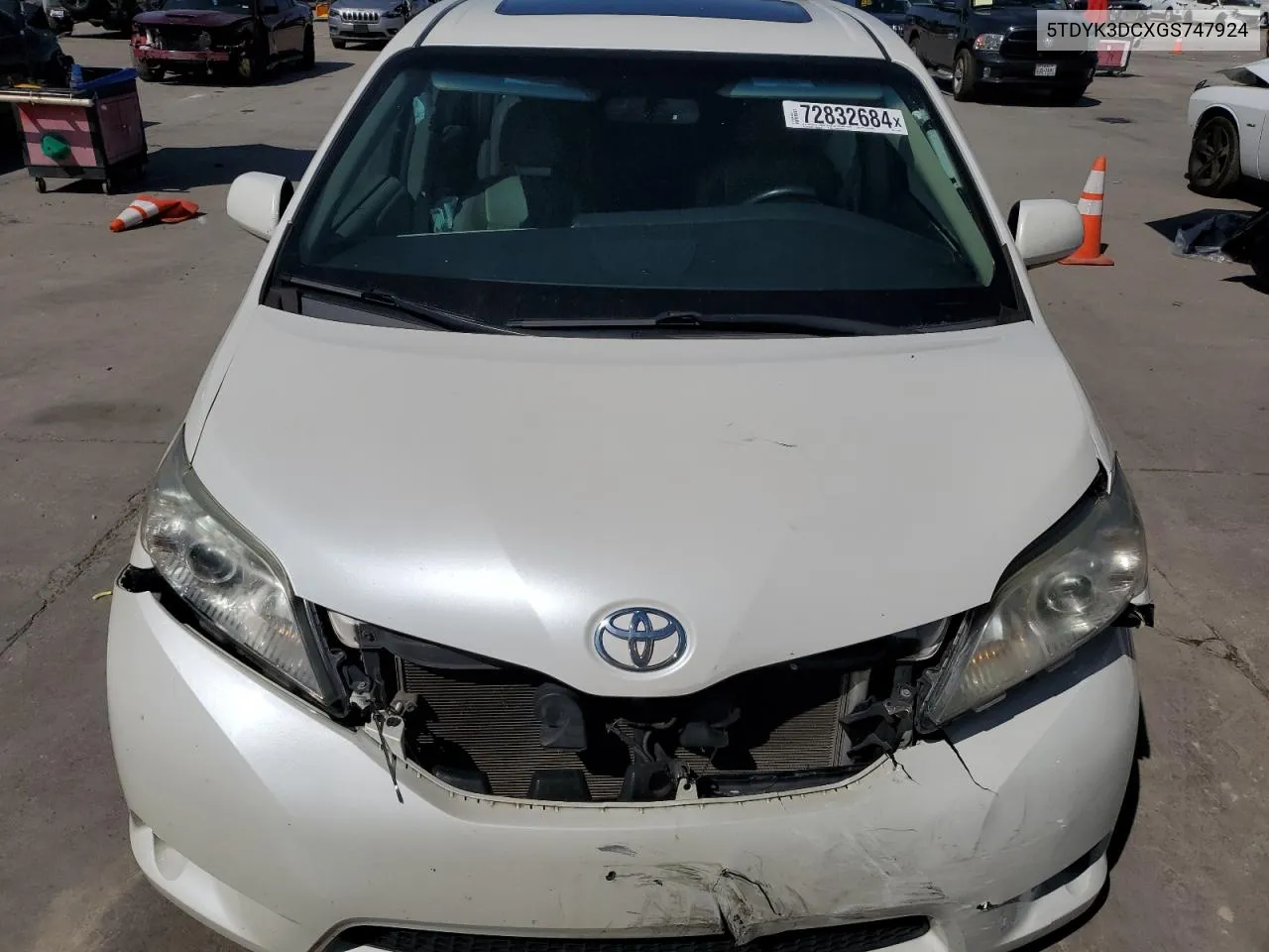 5TDYK3DCXGS747924 2016 Toyota Sienna Xle