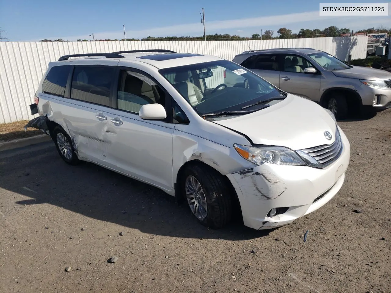 2016 Toyota Sienna Xle VIN: 5TDYK3DC2GS711225 Lot: 75900194