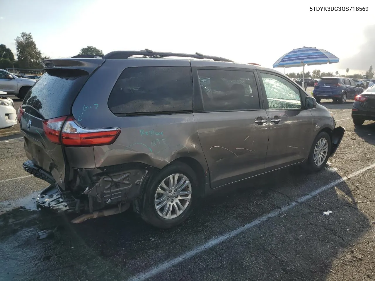 5TDYK3DC3GS718569 2016 Toyota Sienna Xle