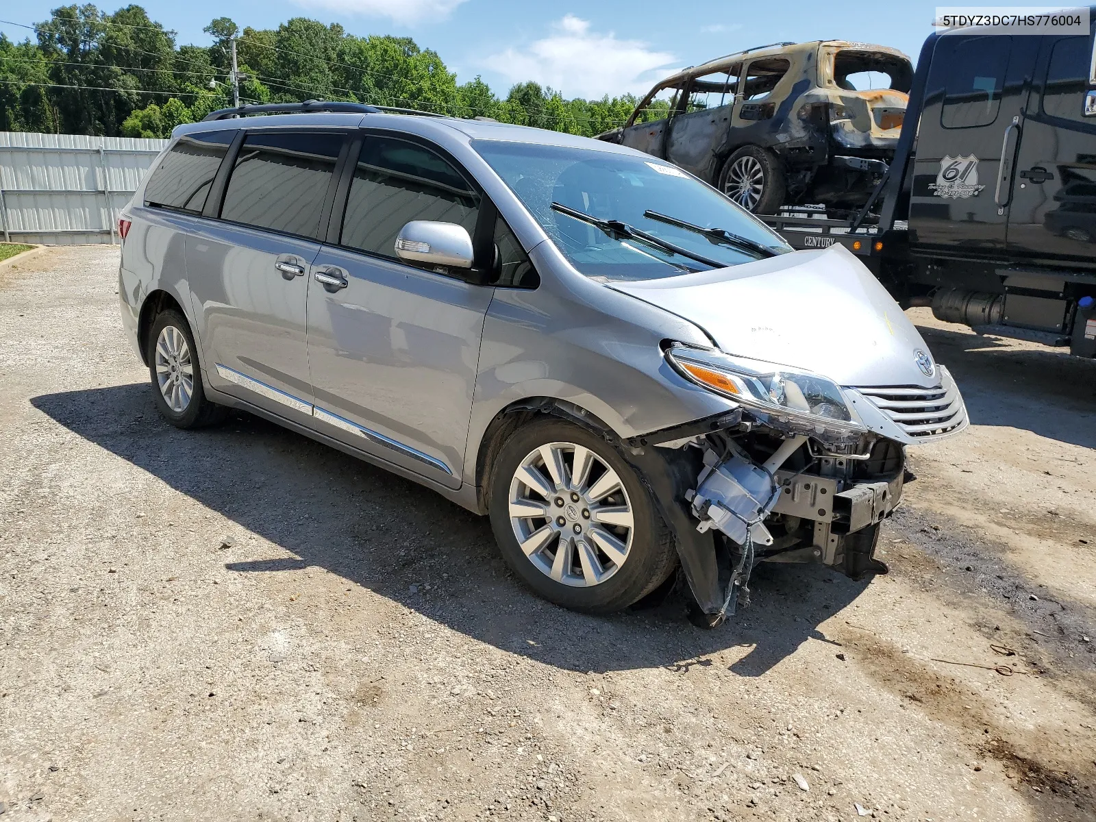 5TDYZ3DC7HS776004 2017 Toyota Sienna Xle