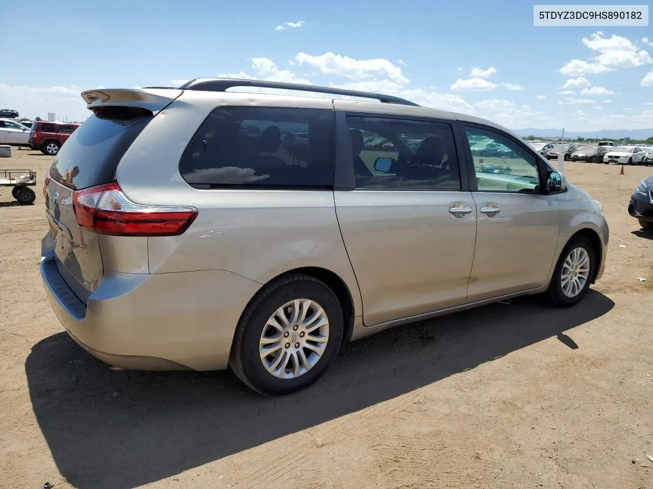 5TDYZ3DC9HS890182 2017 Toyota Sienna Xle