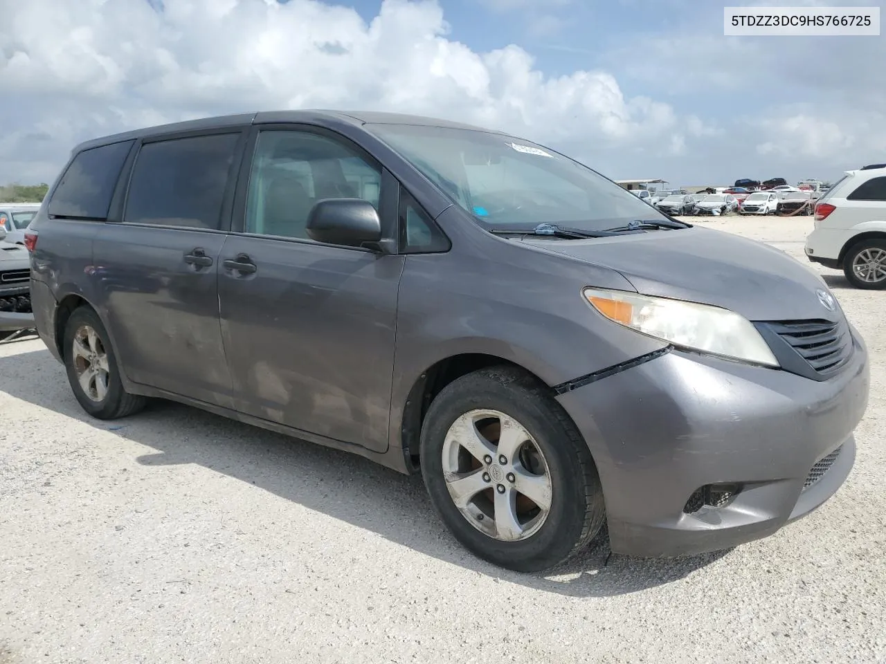 5TDZZ3DC9HS766725 2017 Toyota Sienna