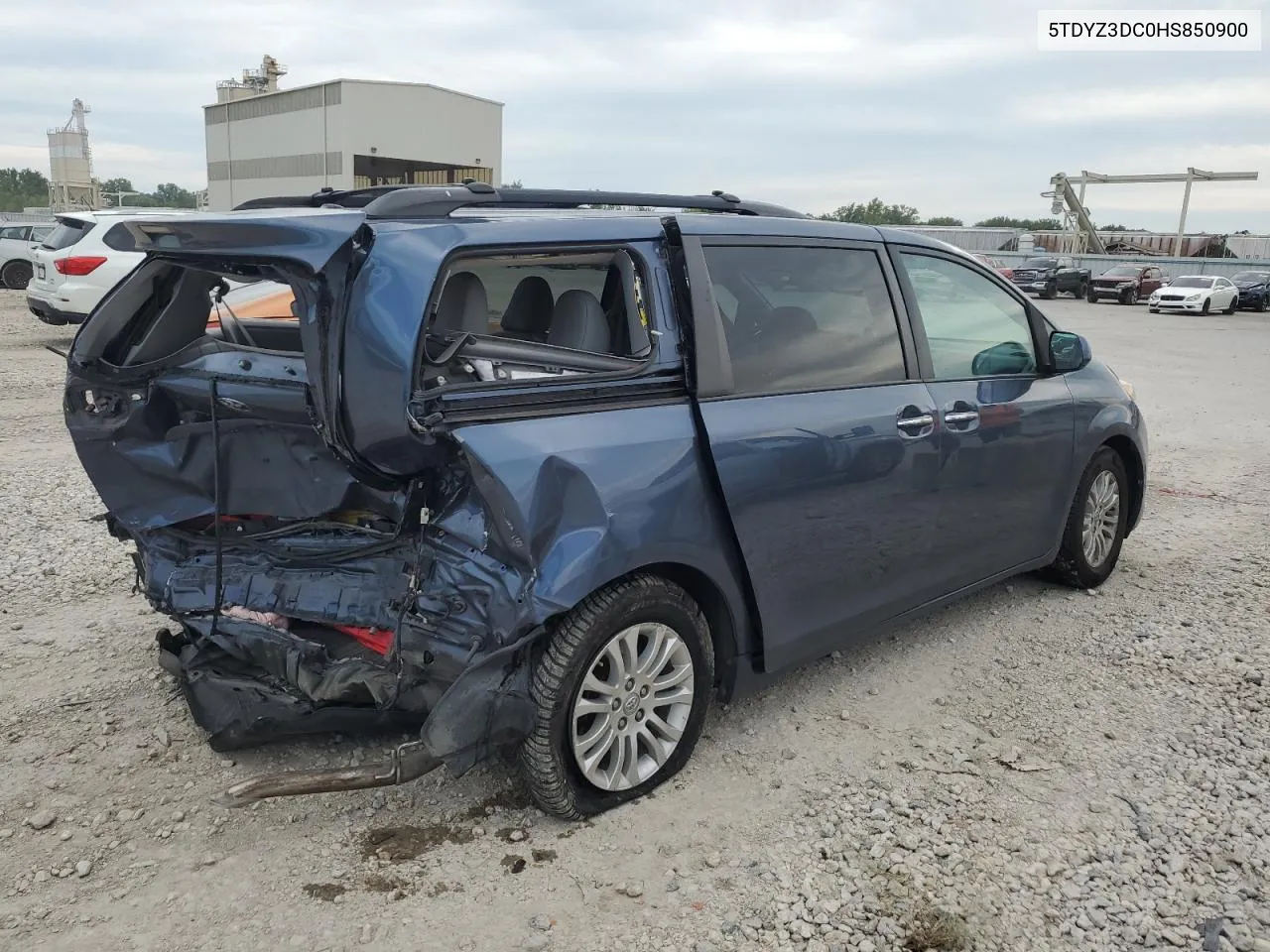 5TDYZ3DC0HS850900 2017 Toyota Sienna Xle