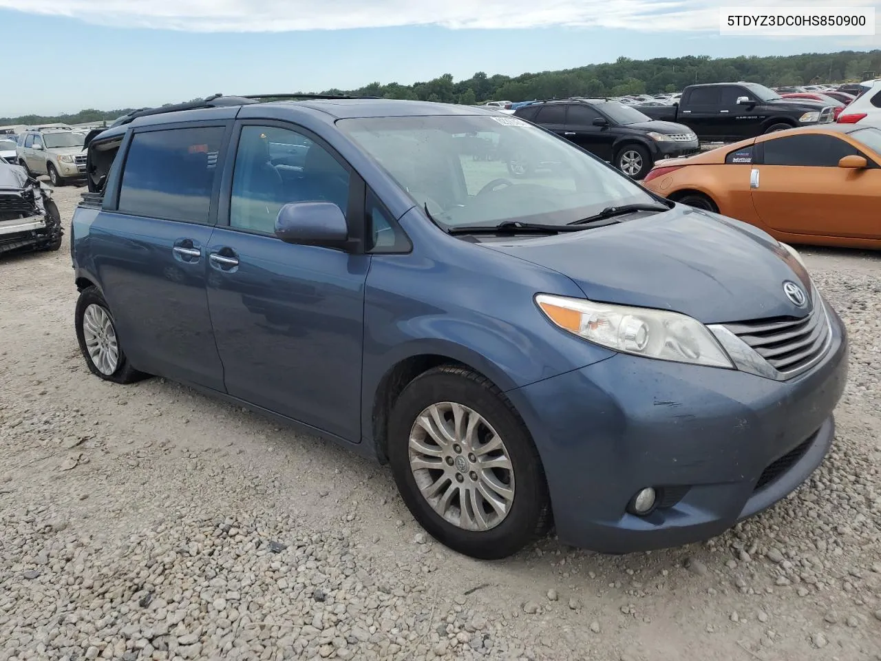 5TDYZ3DC0HS850900 2017 Toyota Sienna Xle