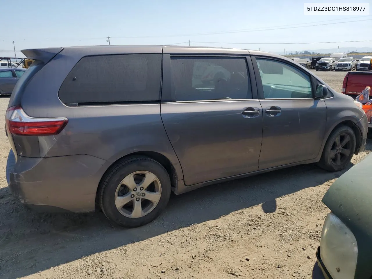 5TDZZ3DC1HS818977 2017 Toyota Sienna