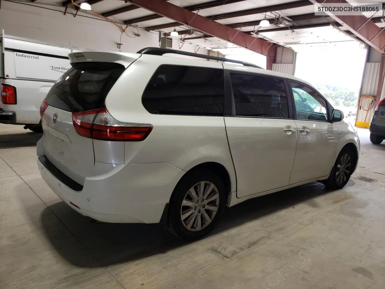 5TDDZ3DC3HS188065 2017 Toyota Sienna Xle