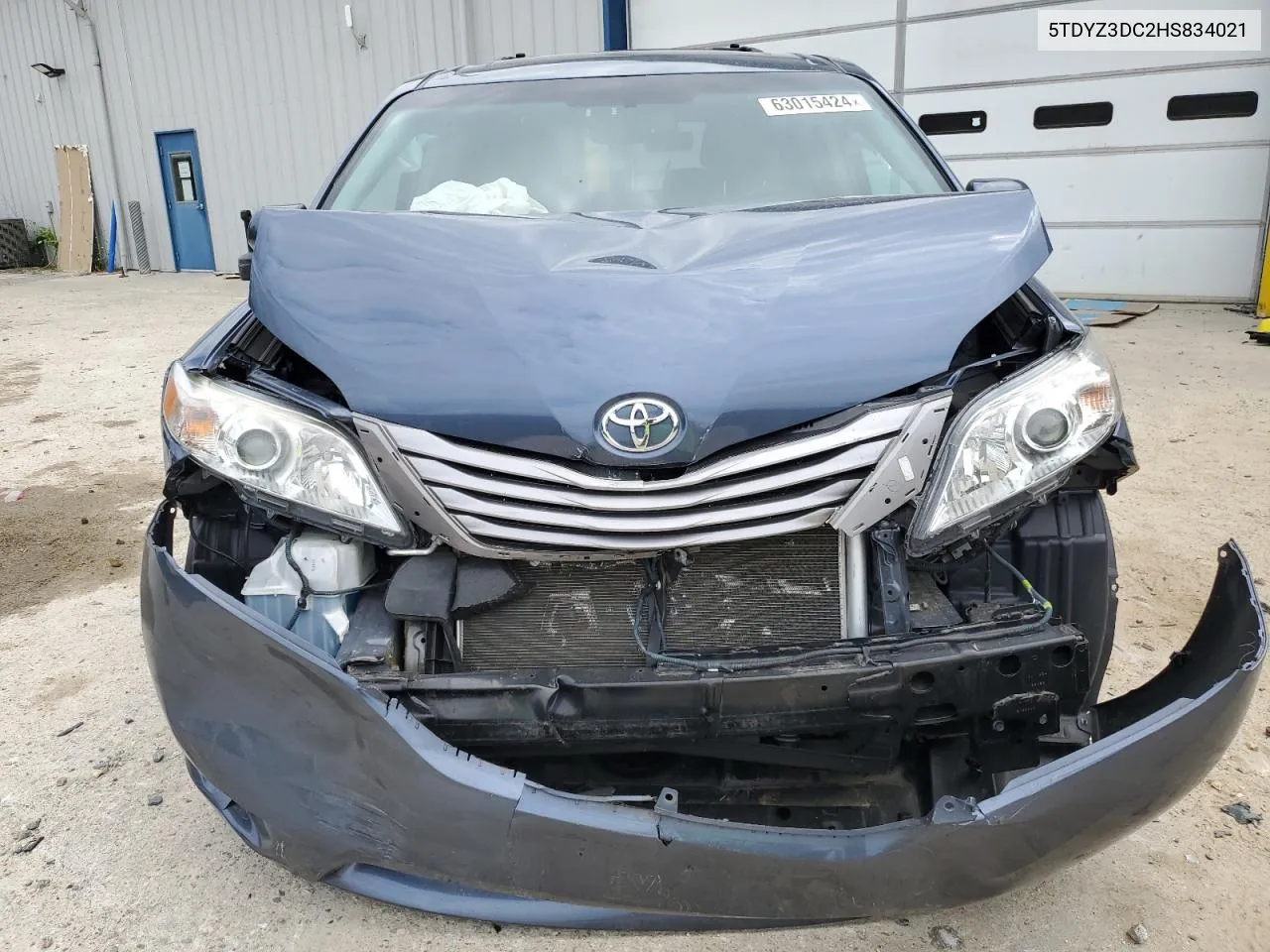 5TDYZ3DC2HS834021 2017 Toyota Sienna Xle