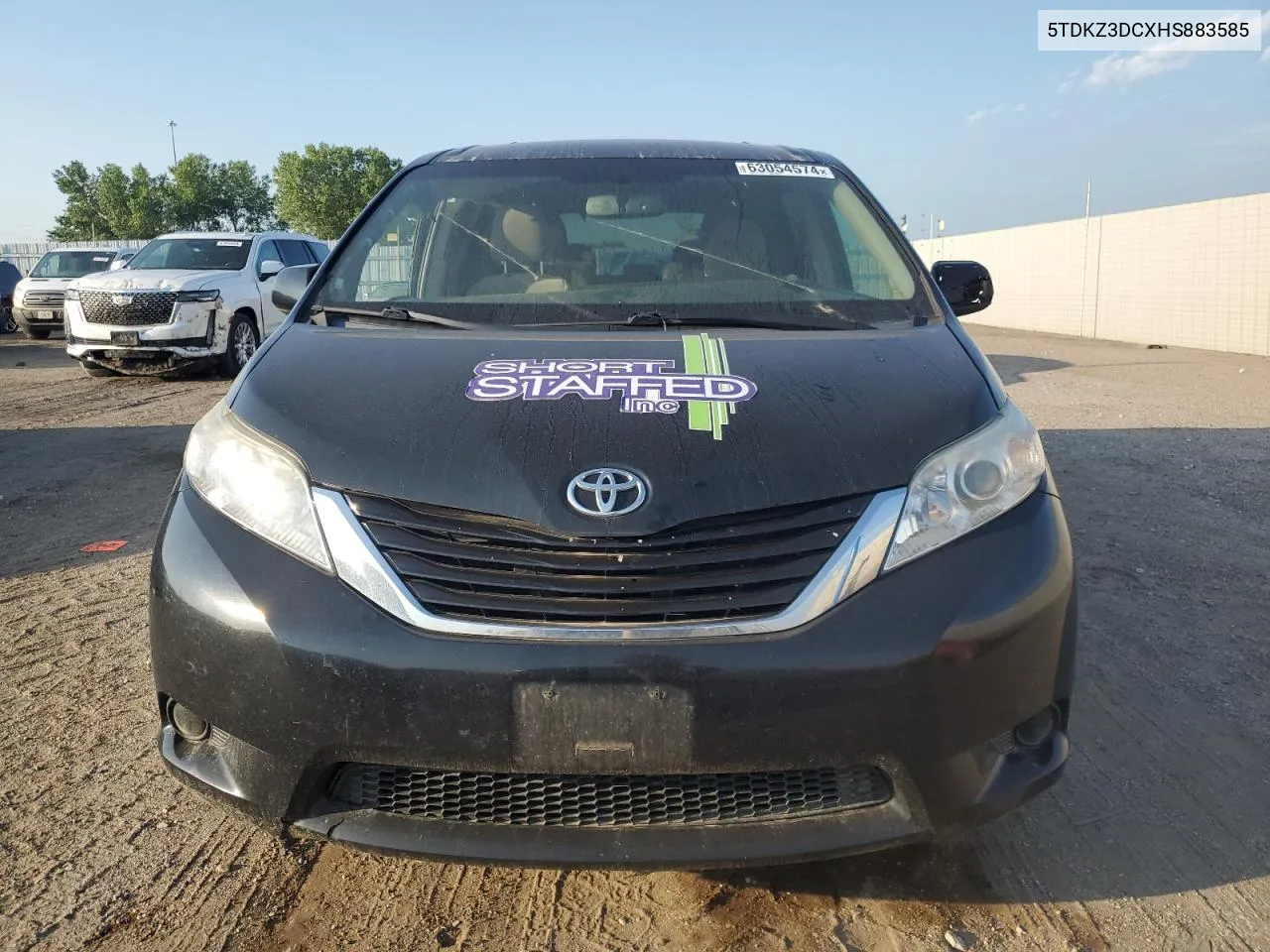 2017 Toyota Sienna Le VIN: 5TDKZ3DCXHS883585 Lot: 63054574