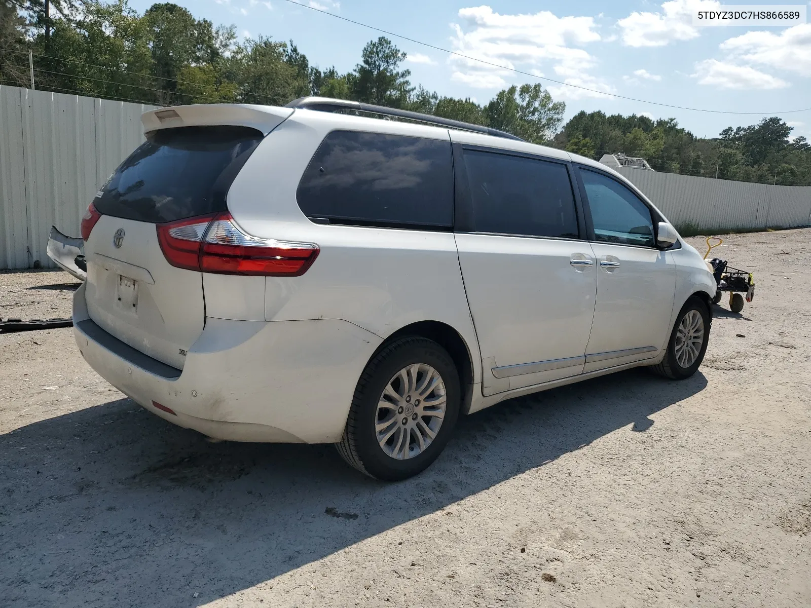 5TDYZ3DC7HS866589 2017 Toyota Sienna Xle